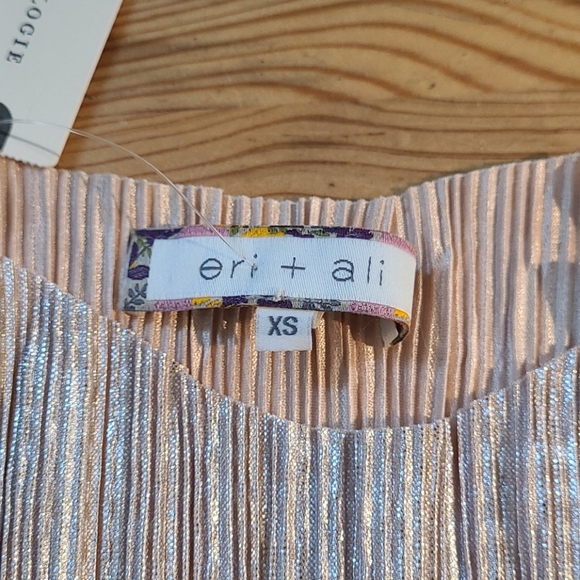 NWT Anthropologie gold/tan metallic shimmer tank - Picture 3 of 7